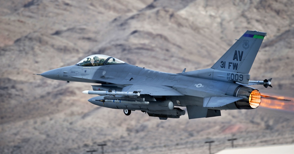 Amerykański myśliwiec F-16 Fighting Falcon po raz pierwszy w historii niszczy tureckiego drona