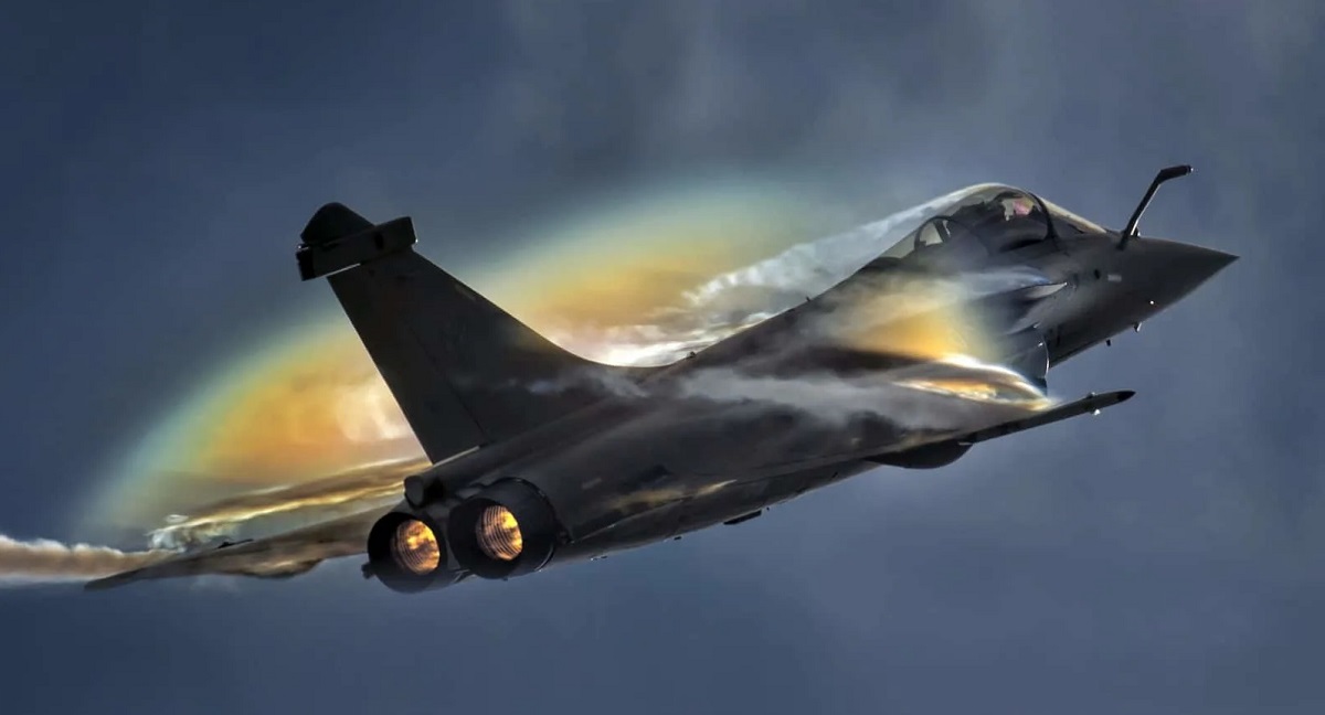Arabia Saudyjska może kupić 100-200 francuskich myśliwców Rafale z powodu zablokowania przez Niemcy dostaw Eurofighterów Typhoon.