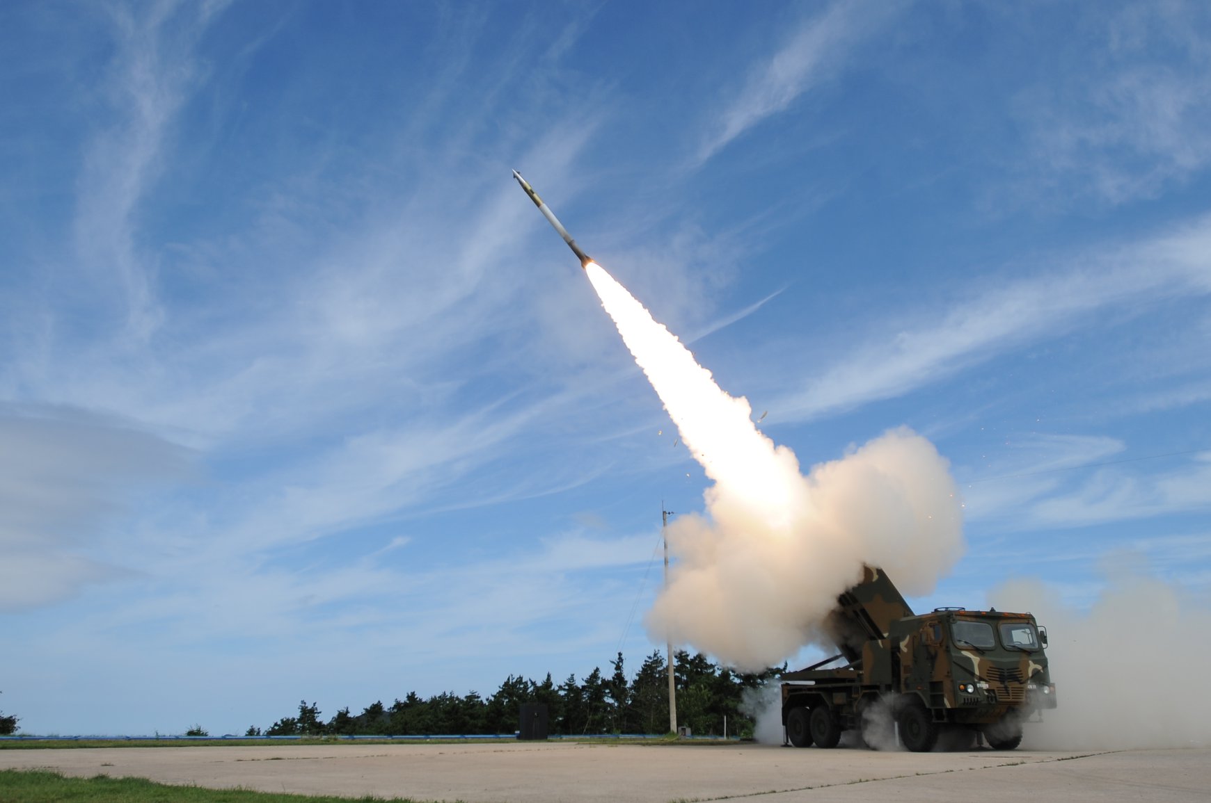 Kongsberg i Hanwha przystosowują przeciwokrętowy pocisk manewrujący NSM do startu z południowokoreańskiego systemu rakietowego K239 Chunmoo