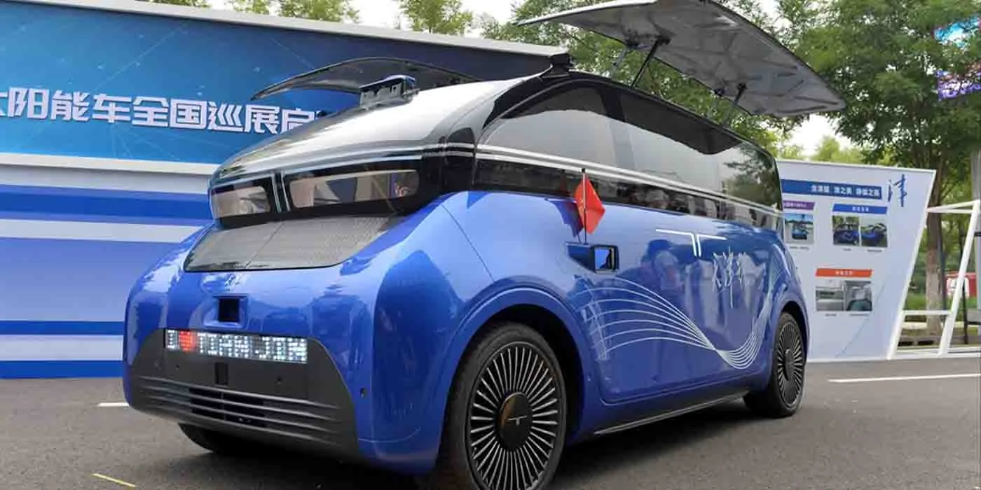 Chiny stworzyły autonomiczny samochód bez kierownicy, ładowany energią słoneczną
