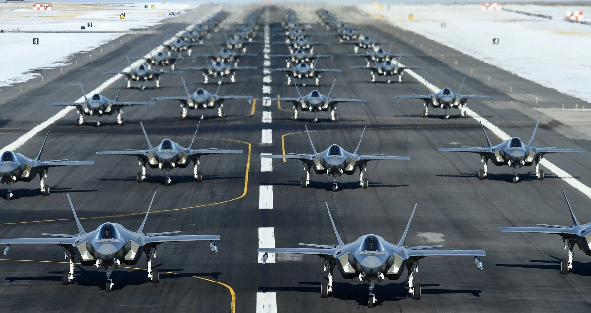 Myśliwiec piątej generacji F-35 Lightning II zakończył kluczowe testy, które torują drogę do produkcji na pełną skalę.