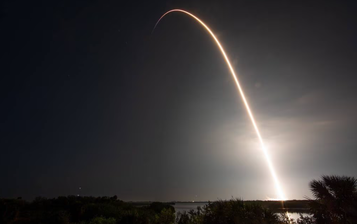 SpaceX umieszcza na orbicie 10 satelitów do śledzenia broni hipersonicznej