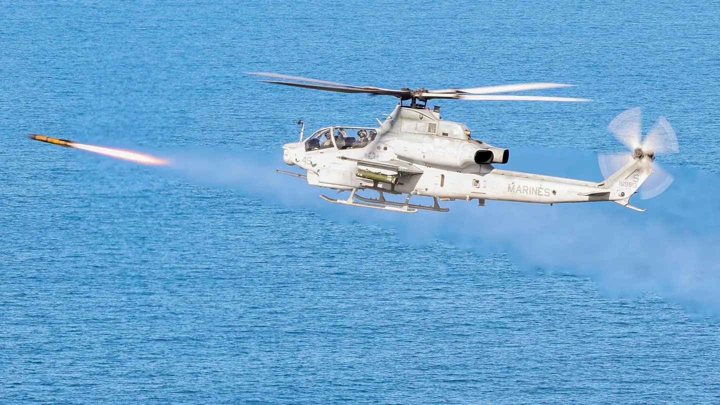 Korpus Piechoty Morskiej wyposaży śmigłowce AH-1Z Viper w pociski AIM-9X Sidewinder Block II i AIM-120 AMRAAM o zasięgu startu do 180 km