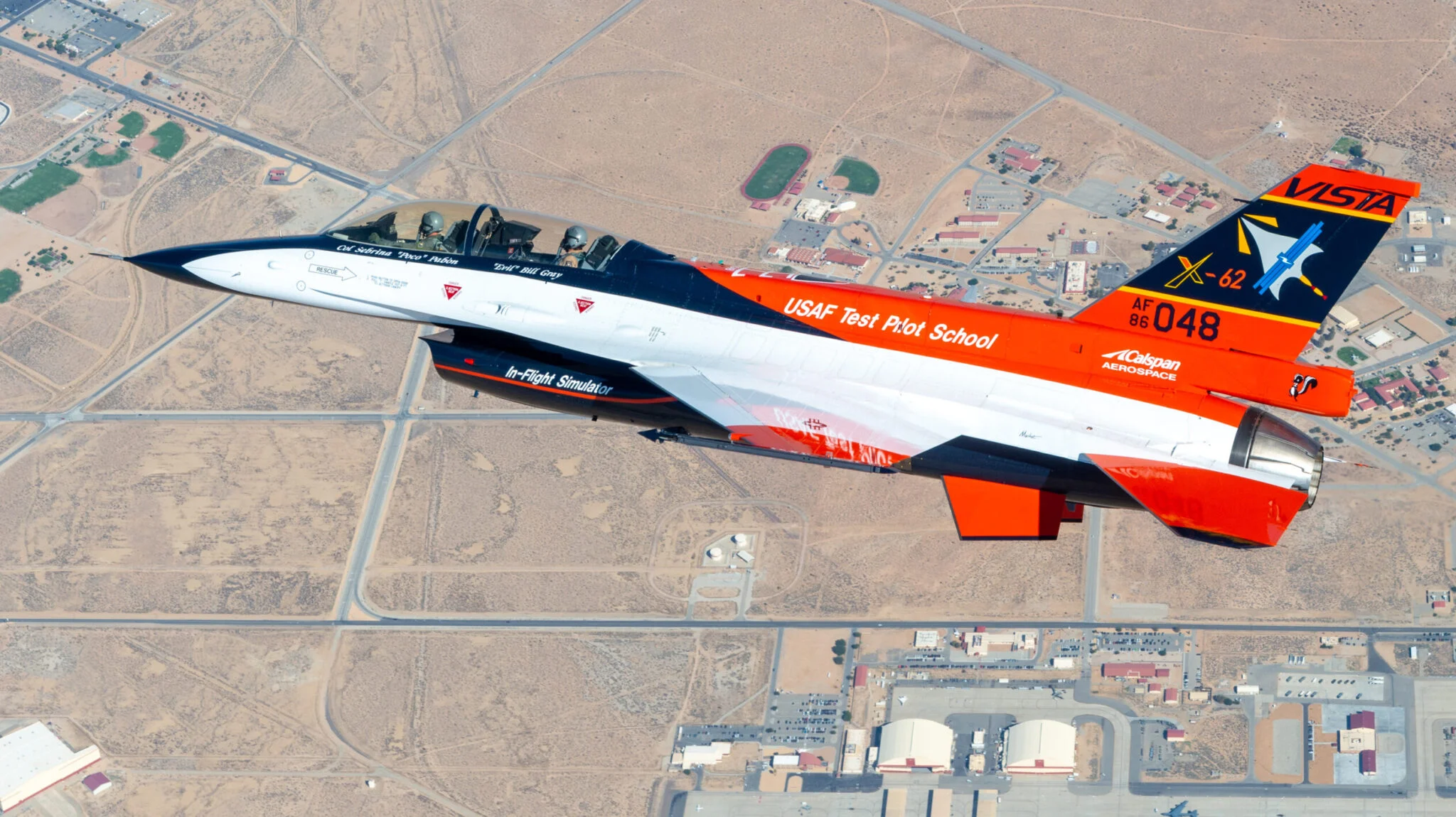 Pierwsza amerykańska próba w locie myśliwca F-16 z systemem sztucznej inteligencji VISTA do sterowania bezzałogowcami