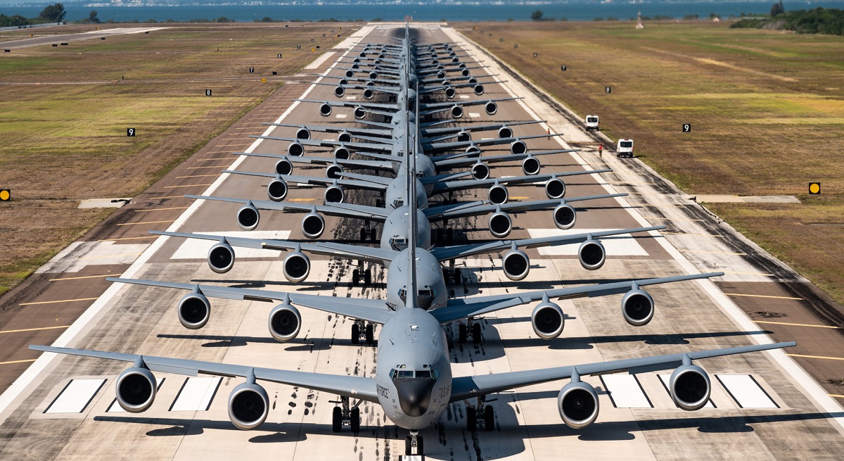 Siły Powietrzne Stanów Zjednoczonych chcą wystrzelić do 100 dronów z tankowców KC-135 do celów zwiadowczych, ratowania pilotów i wabienia pocisków obrony powietrznej.