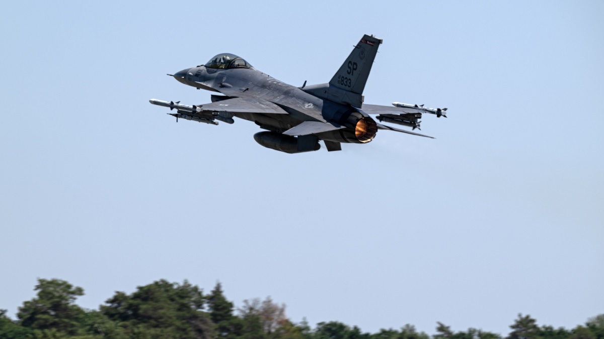 Siły Powietrzne Stanów Zjednoczonych wysłały do Polski myśliwce czwartej generacji F-16 Fighting Falcon zamiast F-15E Strike Eagle