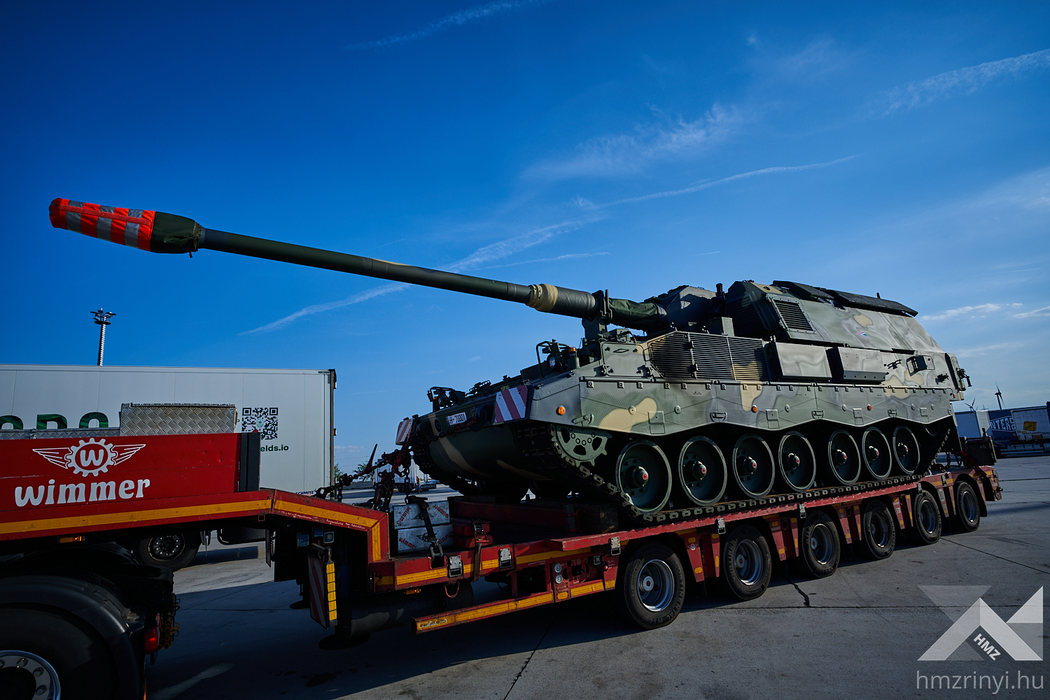 Węgry otrzymują pierwsze samobieżne haubice Panzerhaubitze 2000 w ramach kontraktu o wartości 565 mln USD