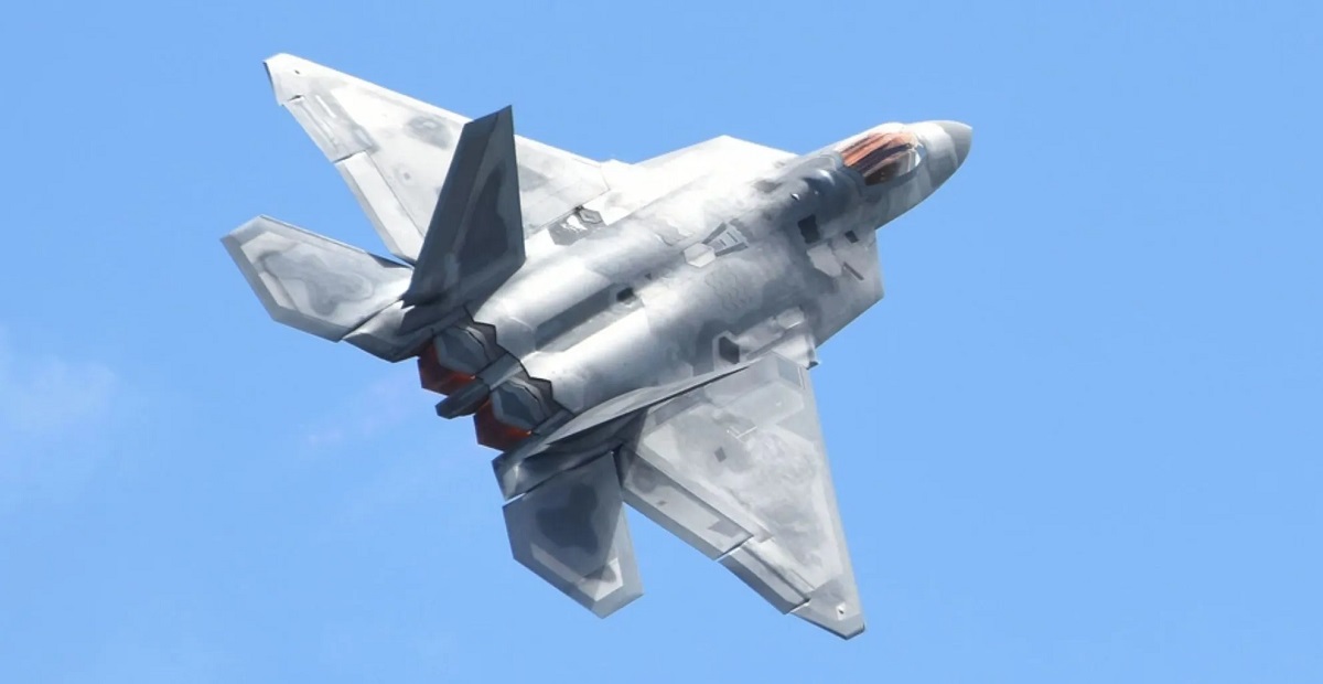 Lockheed Martin jest gotowy wspierać myśliwce piątej generacji F-22 Raptor przez 10 lat dłużej niż planują utrzymywać je Siły Powietrzne Stanów Zjednoczonych.