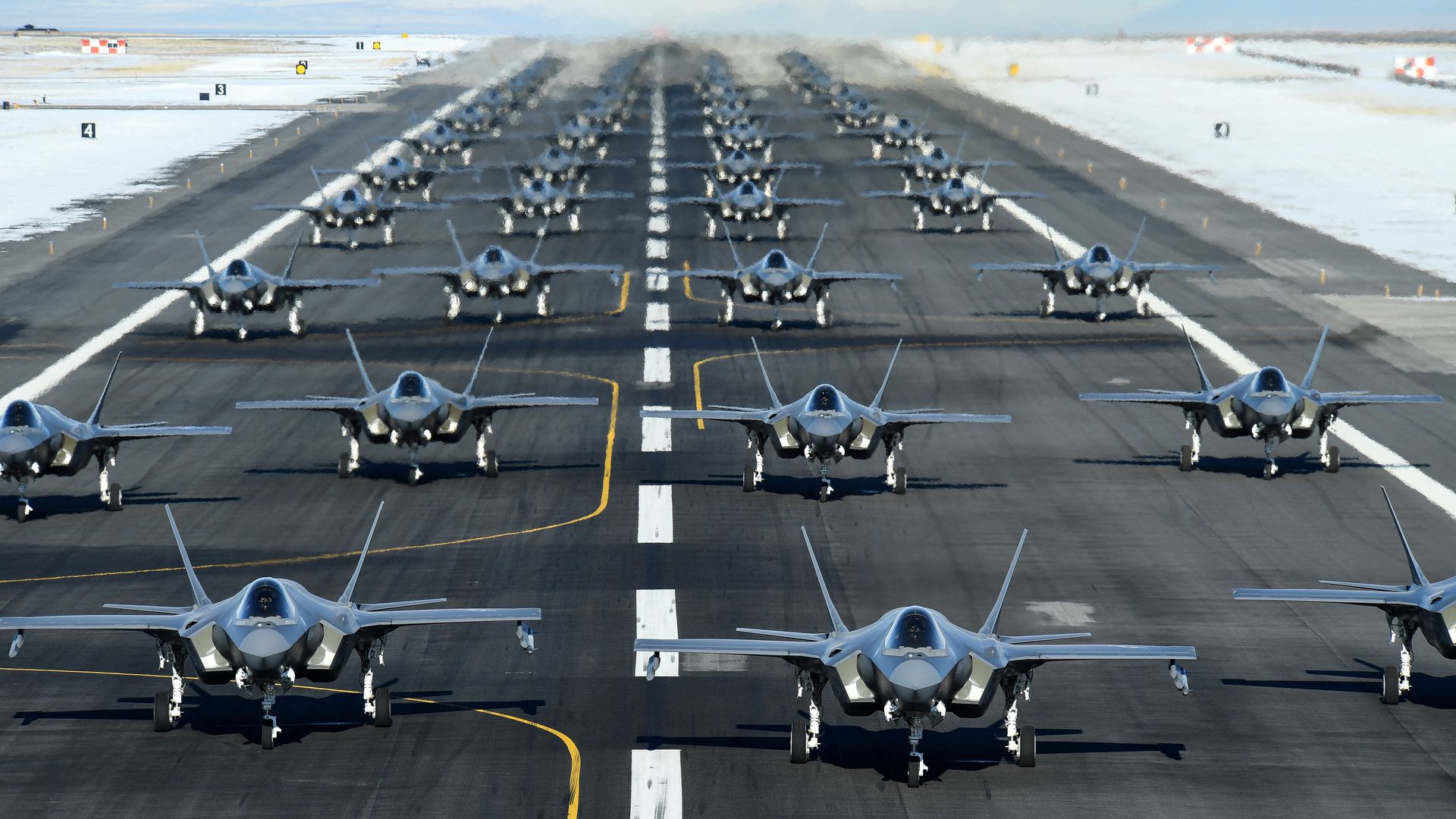 Stany Zjednoczone przeznaczyły ponad 7,6 mld dolarów dodatkowych środków na zakup 129 myśliwców F-35