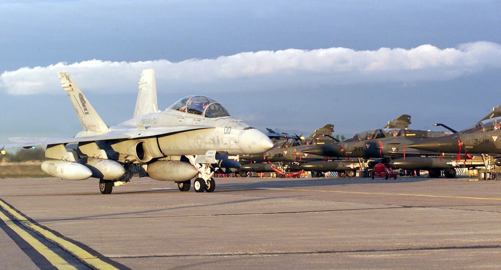 Myśliwiec US Marine Corps F/A-18D Hornet rozbił się w pobliżu bazy wojskowej w Kalifornii.