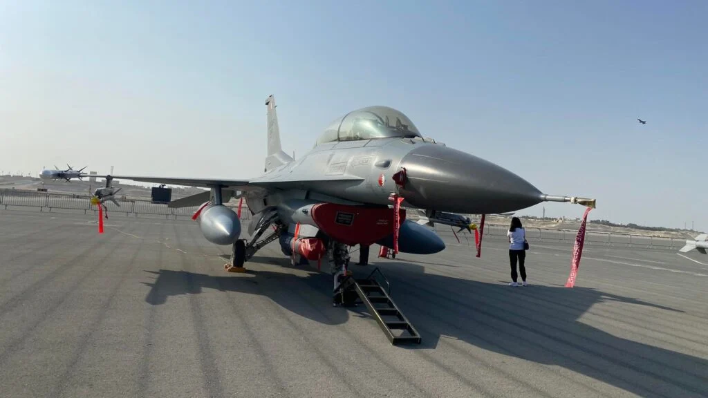 Lockheed Martin nie będzie w stanie dostarczyć Bahrajnowi najbardziej zaawansowanej modernizacji myśliwca F-16 Fighting Falcon do 2024 roku