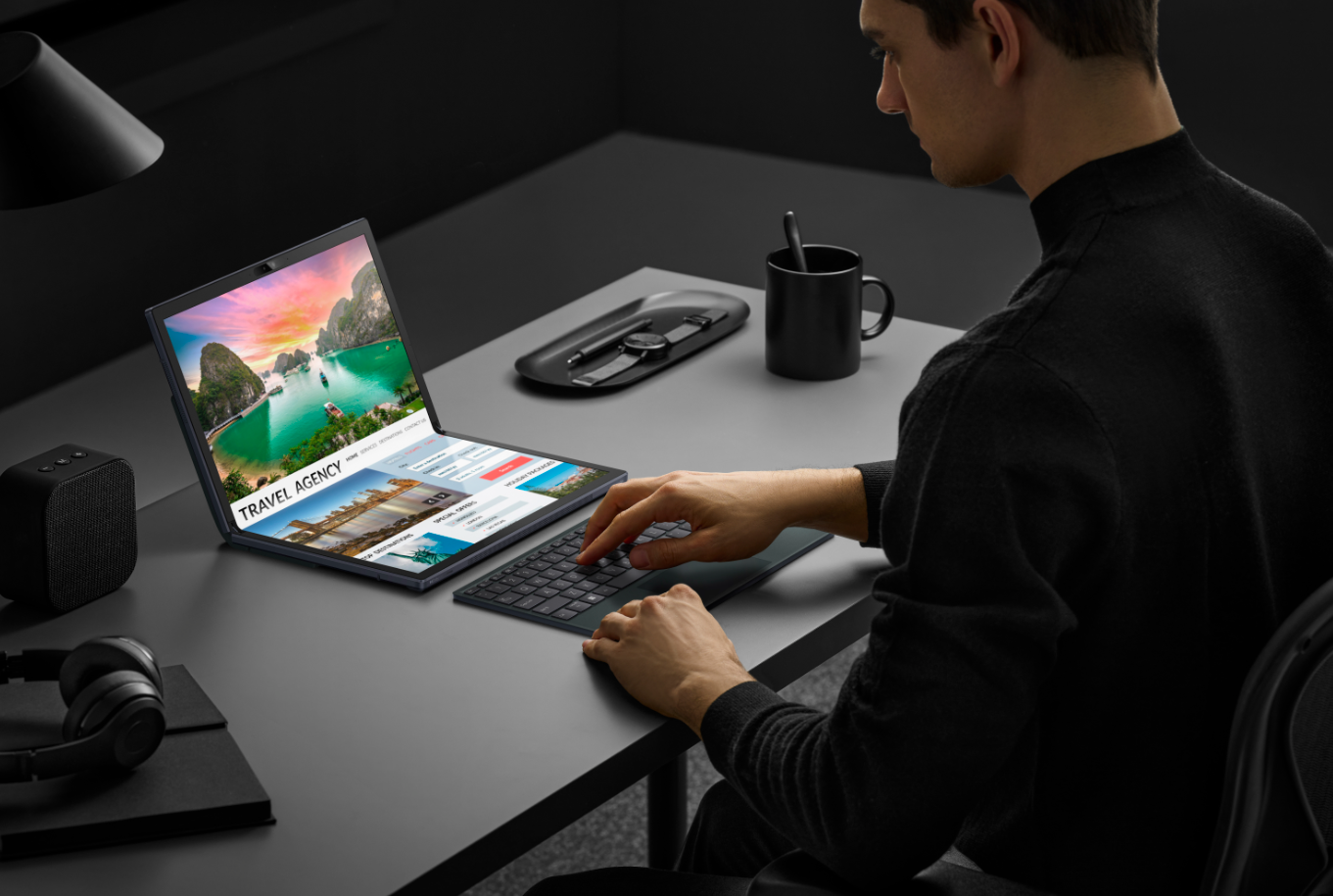 ASUS przedstawia laptopa Zenbook 17 FOLD OLED ze składanym wyświetlaczem w cenie 3499 USD