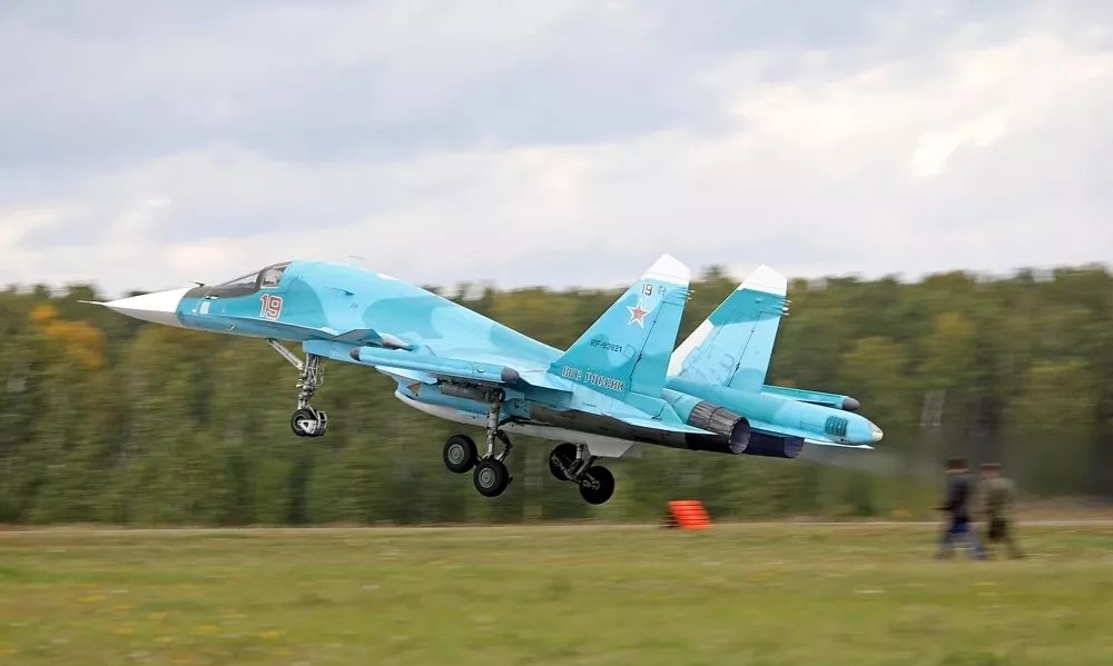 Rosjanie twierdzą, że przekształcili najnowszy myśliwiec Su-34NVO w strategiczny lotniskowiec rakietowy z pociskami manewrującymi dalekiego zasięgu