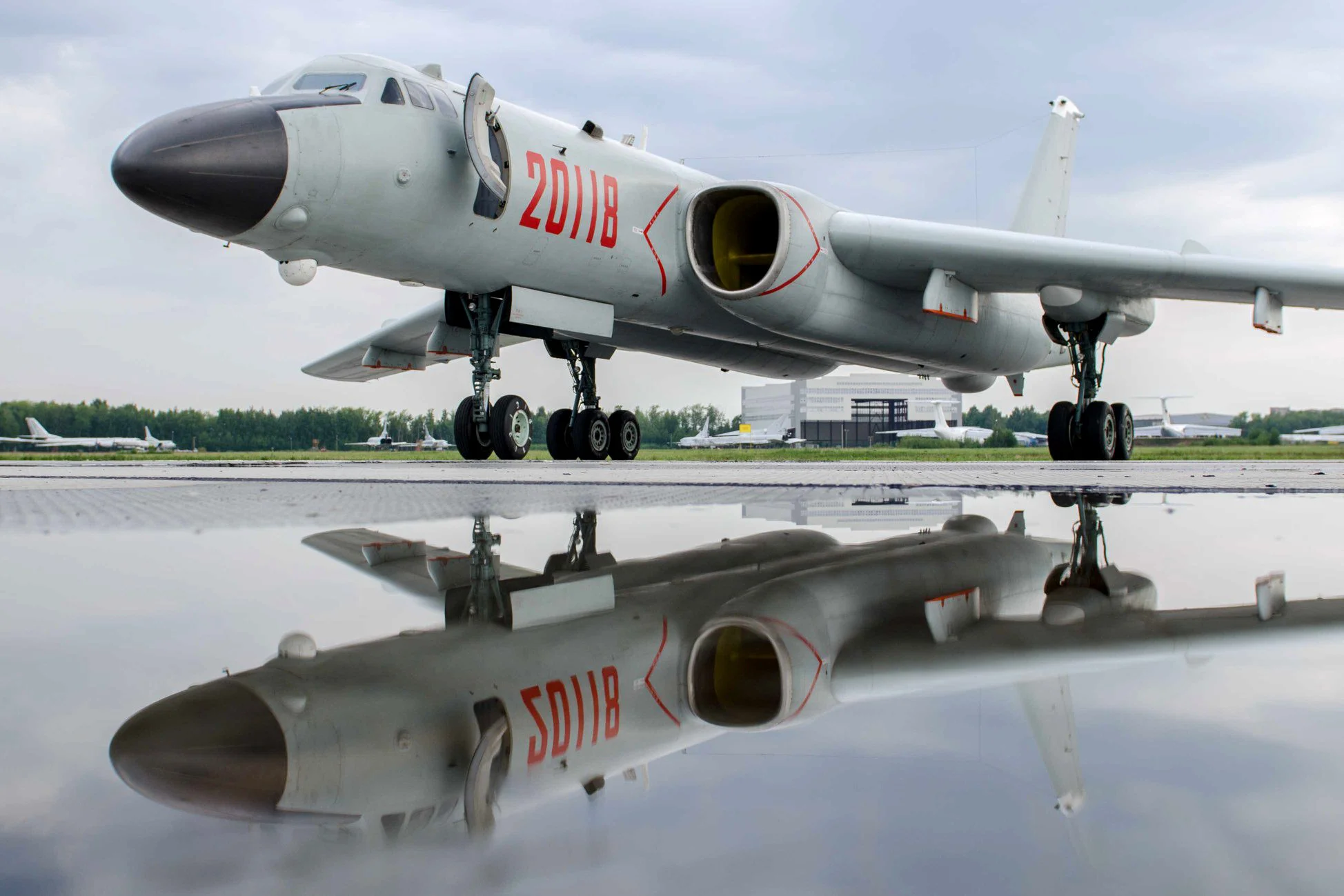 Chińskie i rosyjskie bombowce atomowe po raz pierwszy w historii zamieniają się lotniskami - H-6K Xian ląduje w Rosji, a Chiny otrzymują Tu-95MS