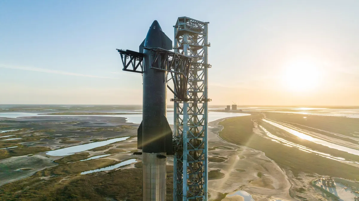 SpaceX przyspiesza przygotowania do pierwszego startu Starship i podnosi wynagrodzenia dla wszystkich pracowników, którzy przeniosą się do kosmodromu