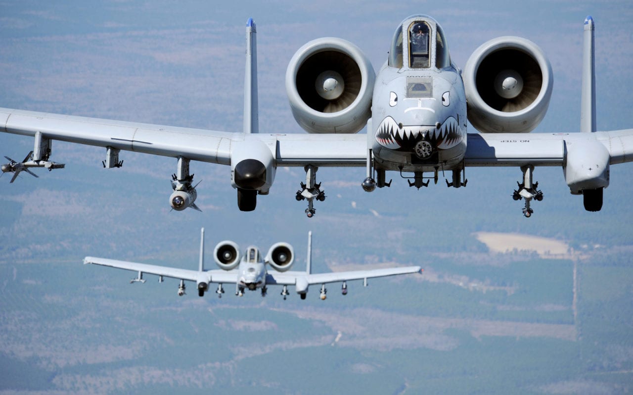 10 samolotów A-10C Thunderbolt II przybywa do Europy na ćwiczenia Air Defender 2023 w ramach największego transatlantyckiego przerzutu lotniczego