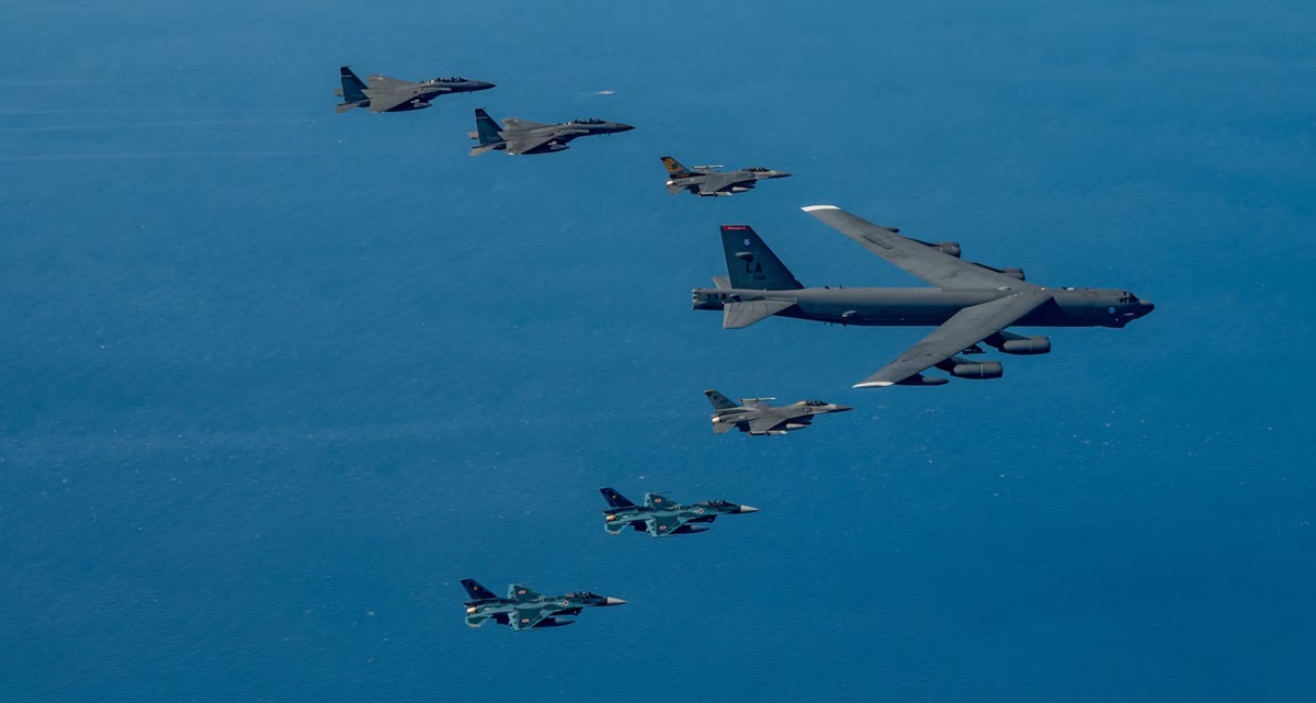 Stany Zjednoczone, Republika Korei i Japonia przeprowadziły pierwsze w historii trójstronne ćwiczenia lotnicze z udziałem samolotów B-52H Stratofortress, F-16 Fighting Falcon, F-15K Eagle i F-2.
