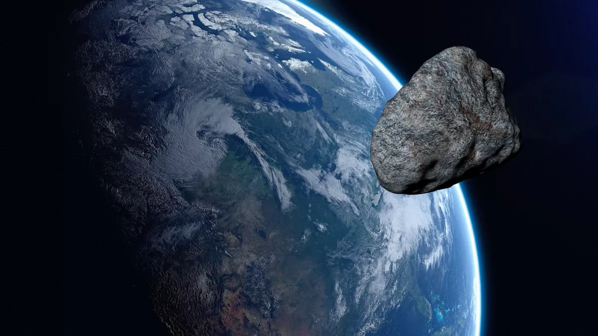 12 sierpnia potencjalnie niebezpieczna asteroida 2015 FF przeleci nad Ziemią z prędkością 33 000 km/h - ma średnicę 13-28 m i długość dorosłego płetwala błękitnego