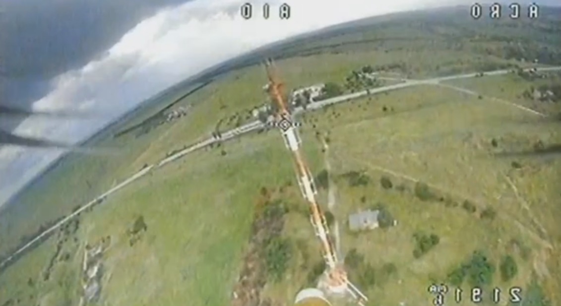 Ukraiński dron FPV niszczy rosyjską wieżę obserwacyjną z rekordowej odległości