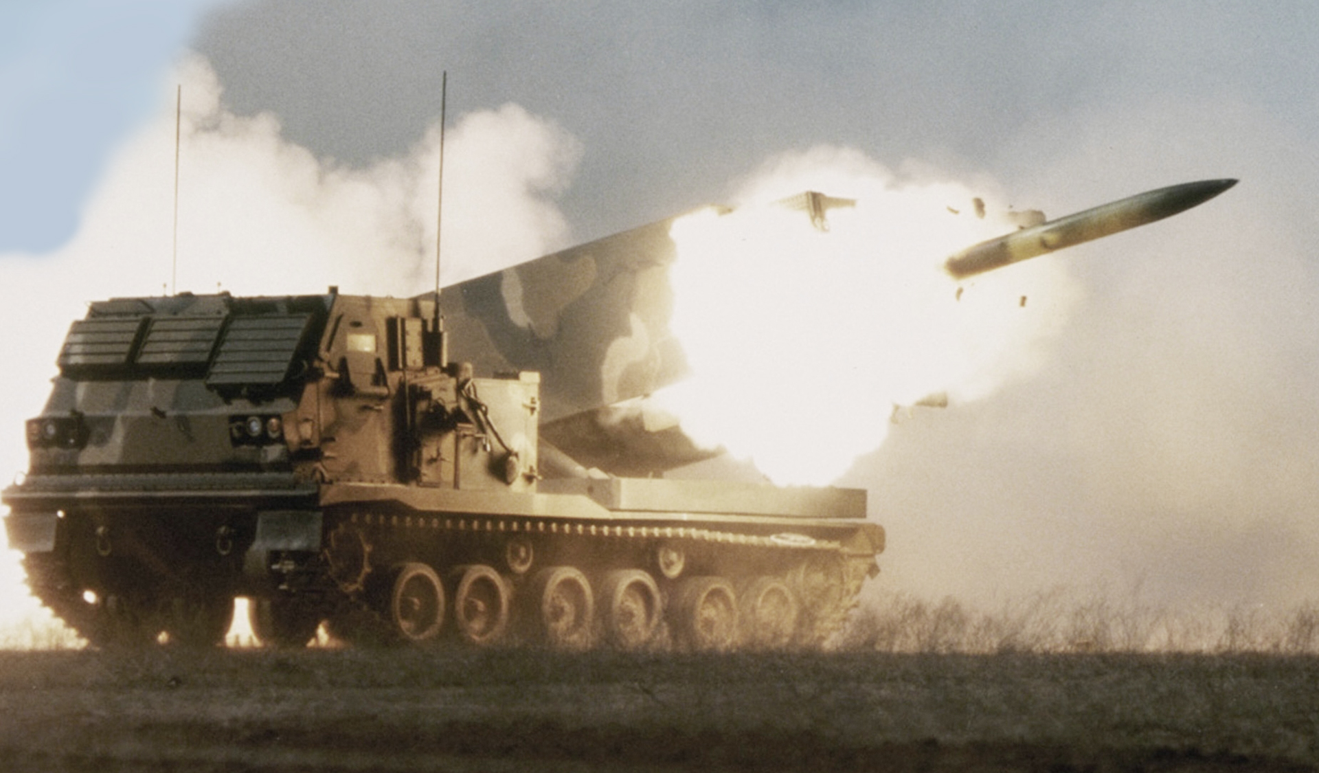 Armia USA otrzymała pierwszy M270A2 MLRS z nową wyrzutnią i obsługą amunicji GMLRS o zasięgu do 150 km