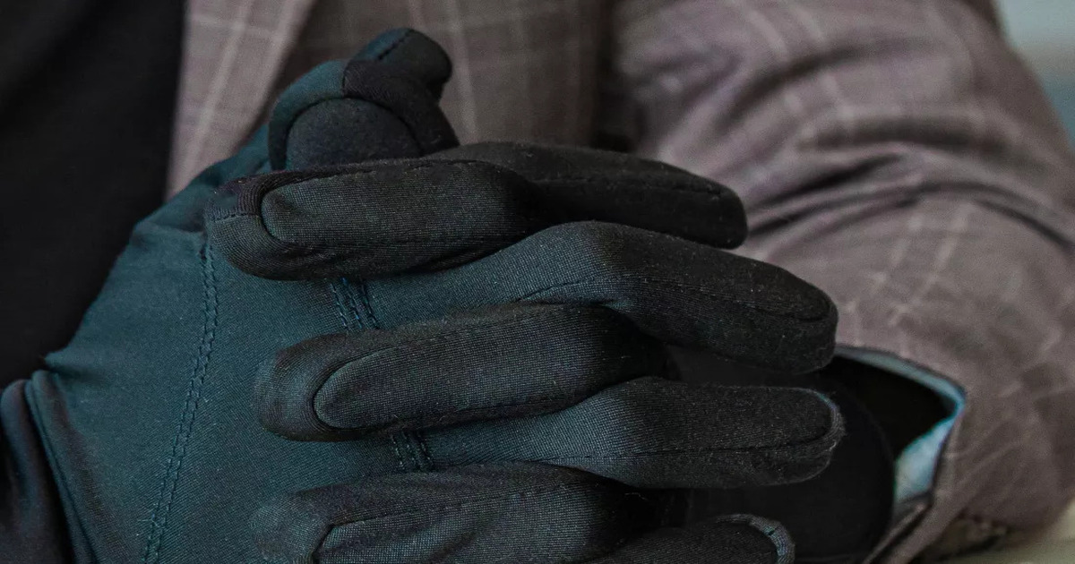 Naukowcy prezentują inteligentne rękawice z komunikacją dotykową