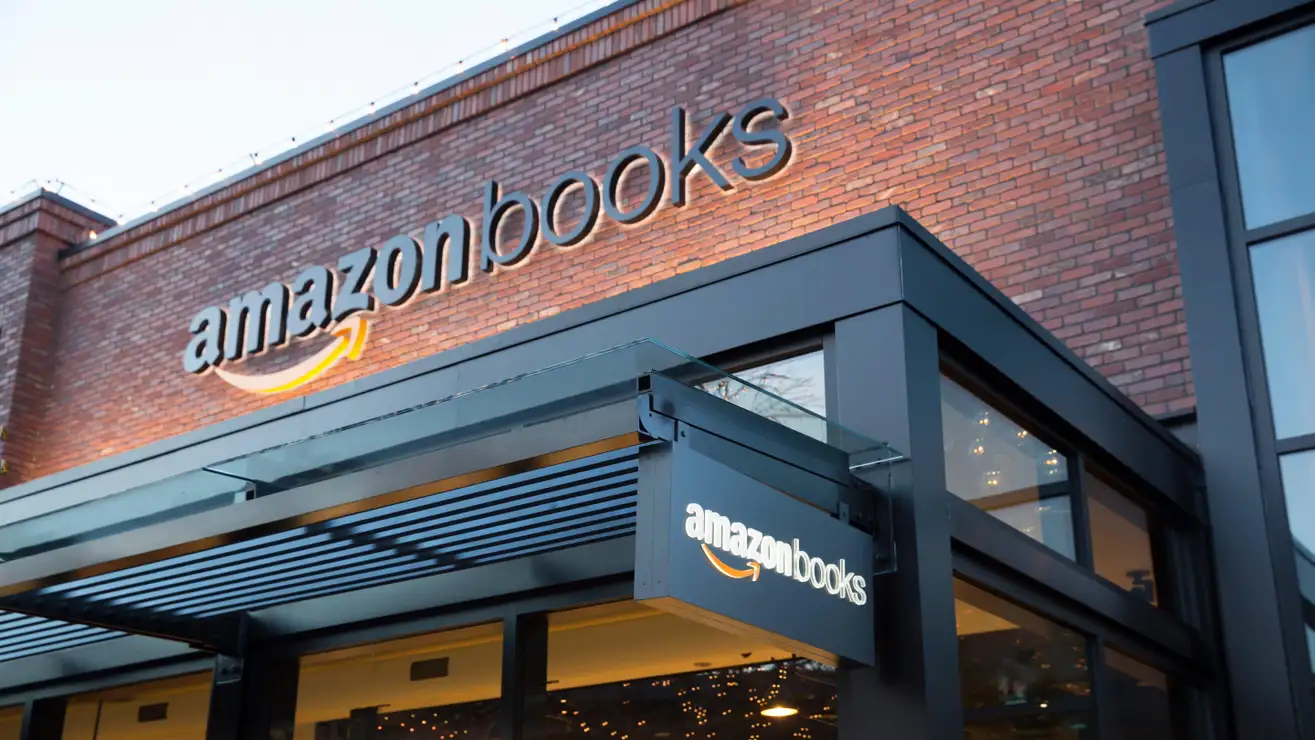 Amazon usunął fałszywe książki AI, które były podpisane nazwiskiem prawdziwego pisarza