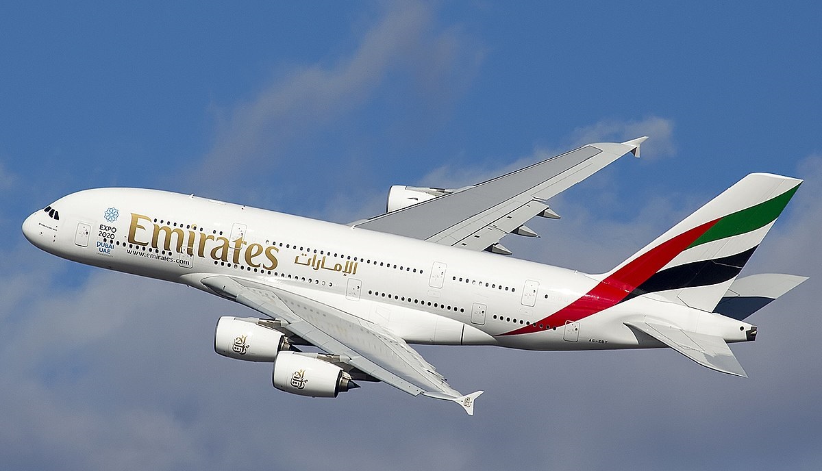 Airbus A380 przeleciał ponad 13 godzin z Dubaju do Brisbane z dziurą w skórze spowodowaną eksplozją opony