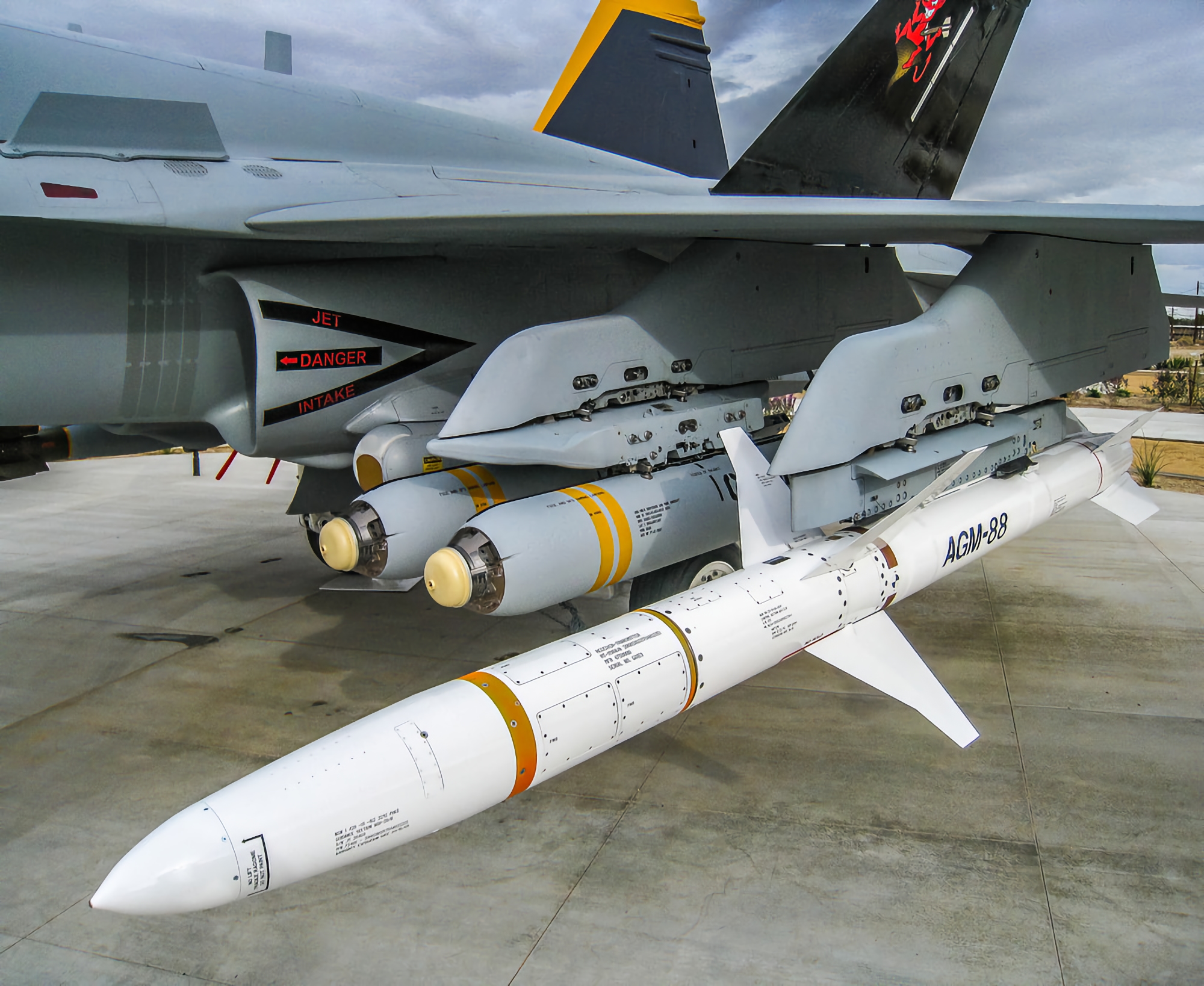 Siły Zbrojne Ukrainy używają amerykańskich pocisków antyradarowych AGM-88 HARM, mogą niszczyć cele na odległość do 150 km