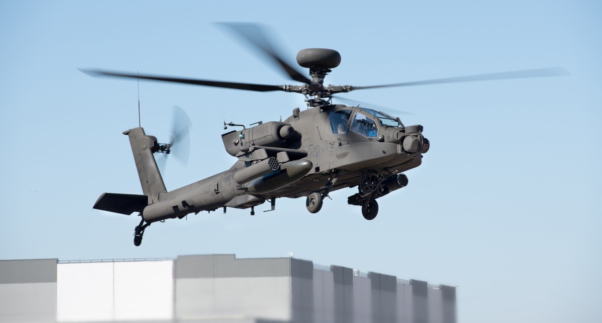 Zmodernizowany śmigłowiec szturmowy AH-64E Apache V6.5 wykonał swój dziewiczy lot