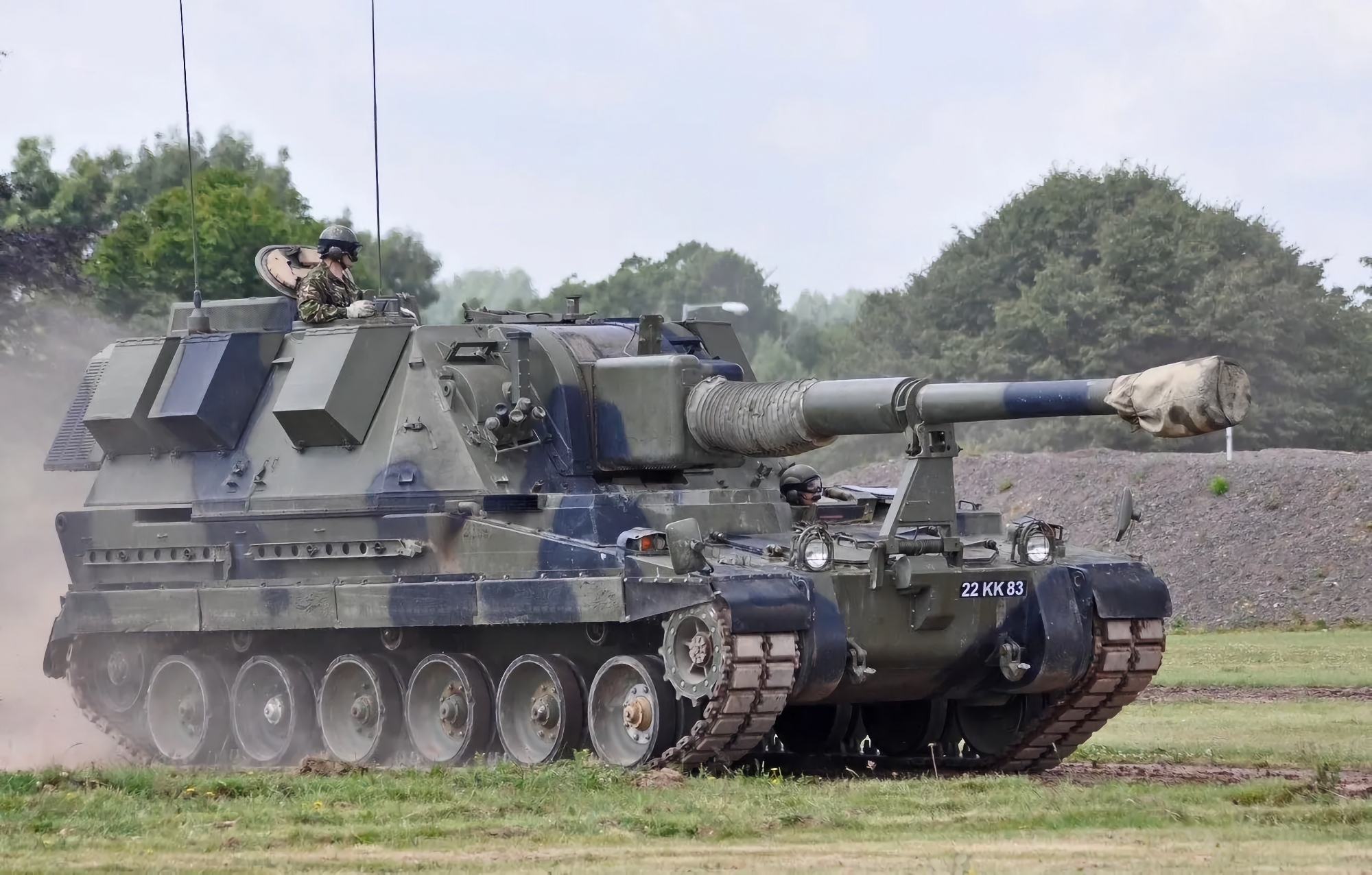 Siły zbrojne Ukrainy po raz pierwszy prezentują brytyjskie haubice samobieżne AS-90