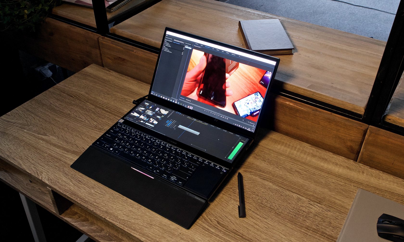 Laptop z wbudowanym monitorem: przegląd ASUS Zenbook Duo Pro