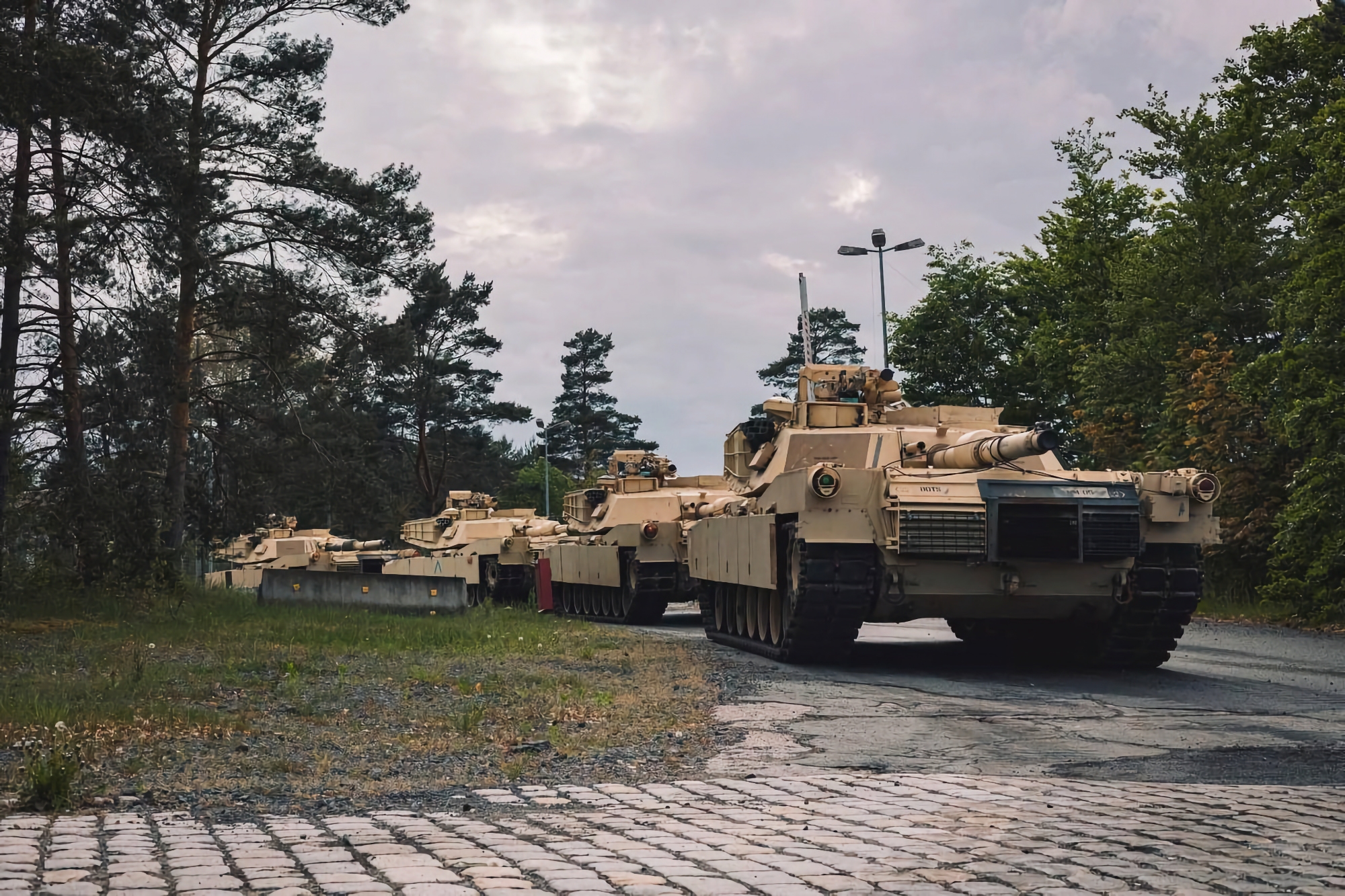 USA pokazuje czołgi Abrams M1A1 do szkolenia ukraińskich załóg
