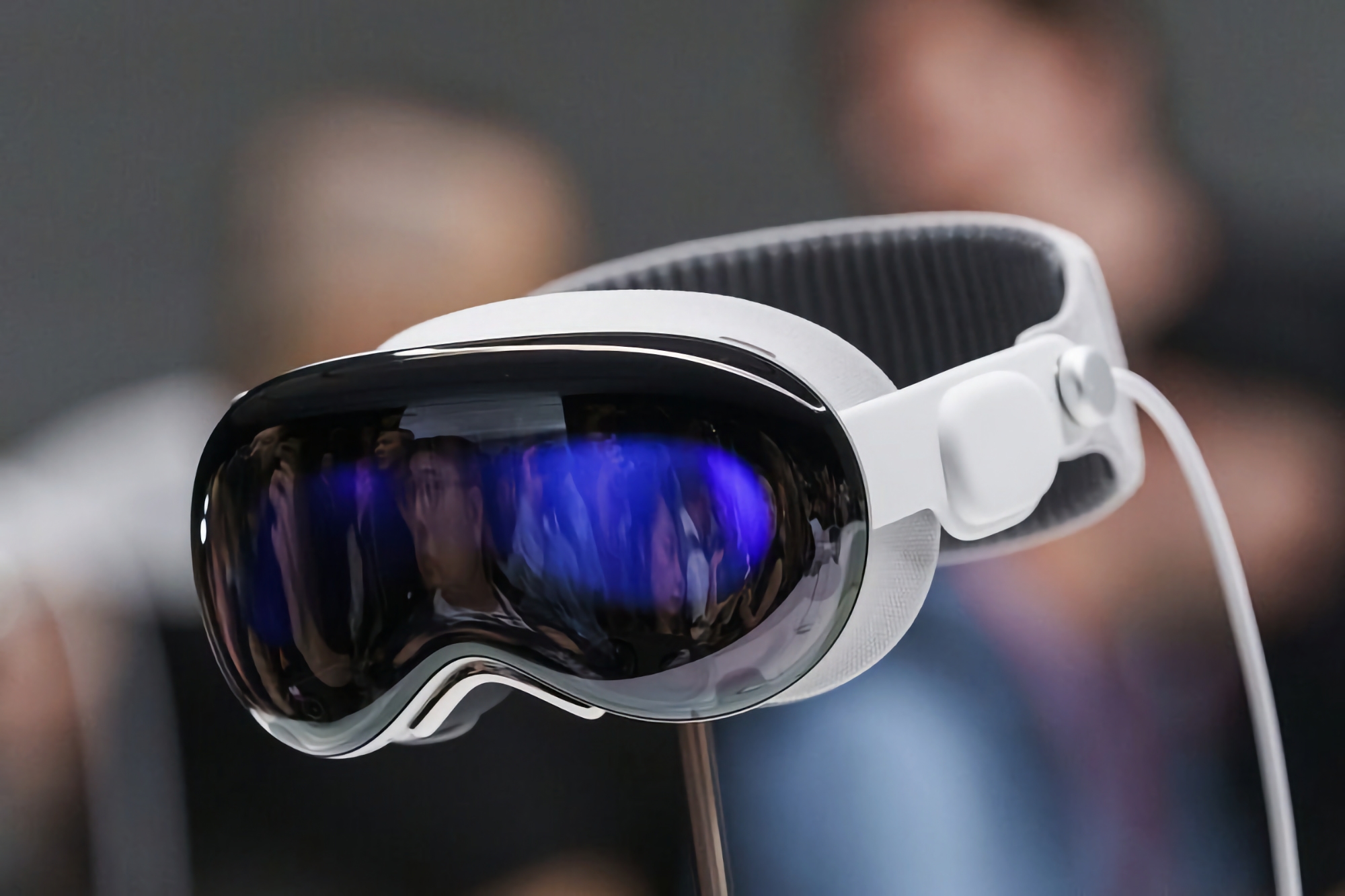 Bloomberg: Apple może wprowadzić uproszczoną wersję hełmu Vision Pro AR/VR w 2025 roku