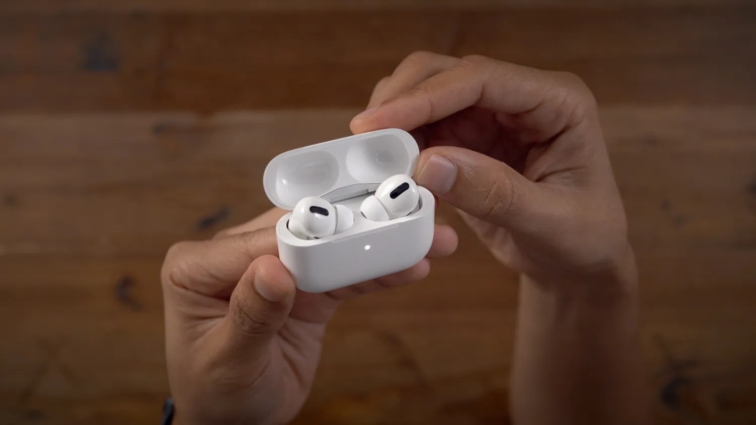 Ming-Chi Kuo: Apple AirPods Pro 2 otrzymają wsparcie bezstratne i zaktualizowany design w stylu Beats Fit Pro
