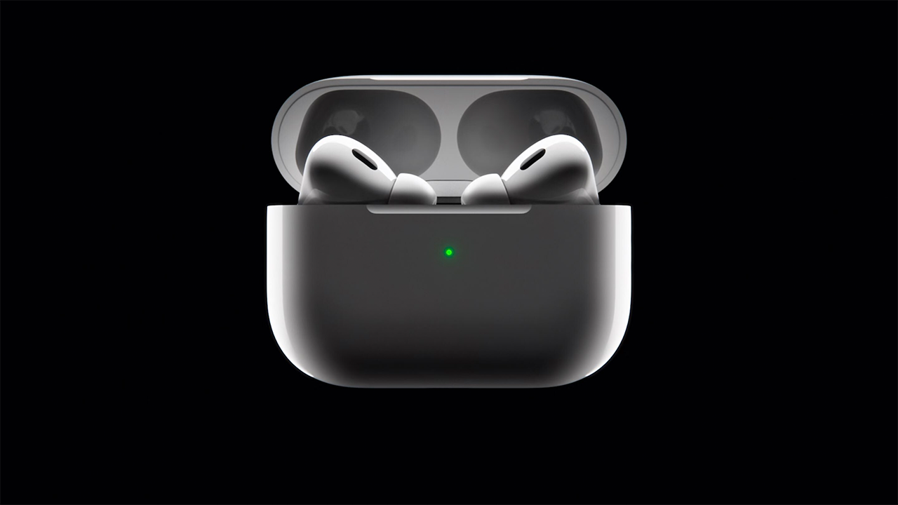 Bloomberg: Słuchawki AirPods firmy Apple zyskają funkcję aparatu słuchowego w ciągu najbliższych kilku lat