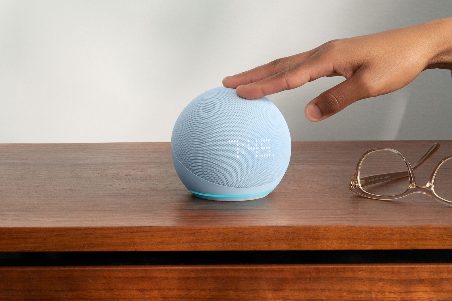 Amazon Echo Dot 5 Gen: inteligentny głośnik z czujnikiem ruchu, wbudowanym zegarem i Alexą za 39 euro