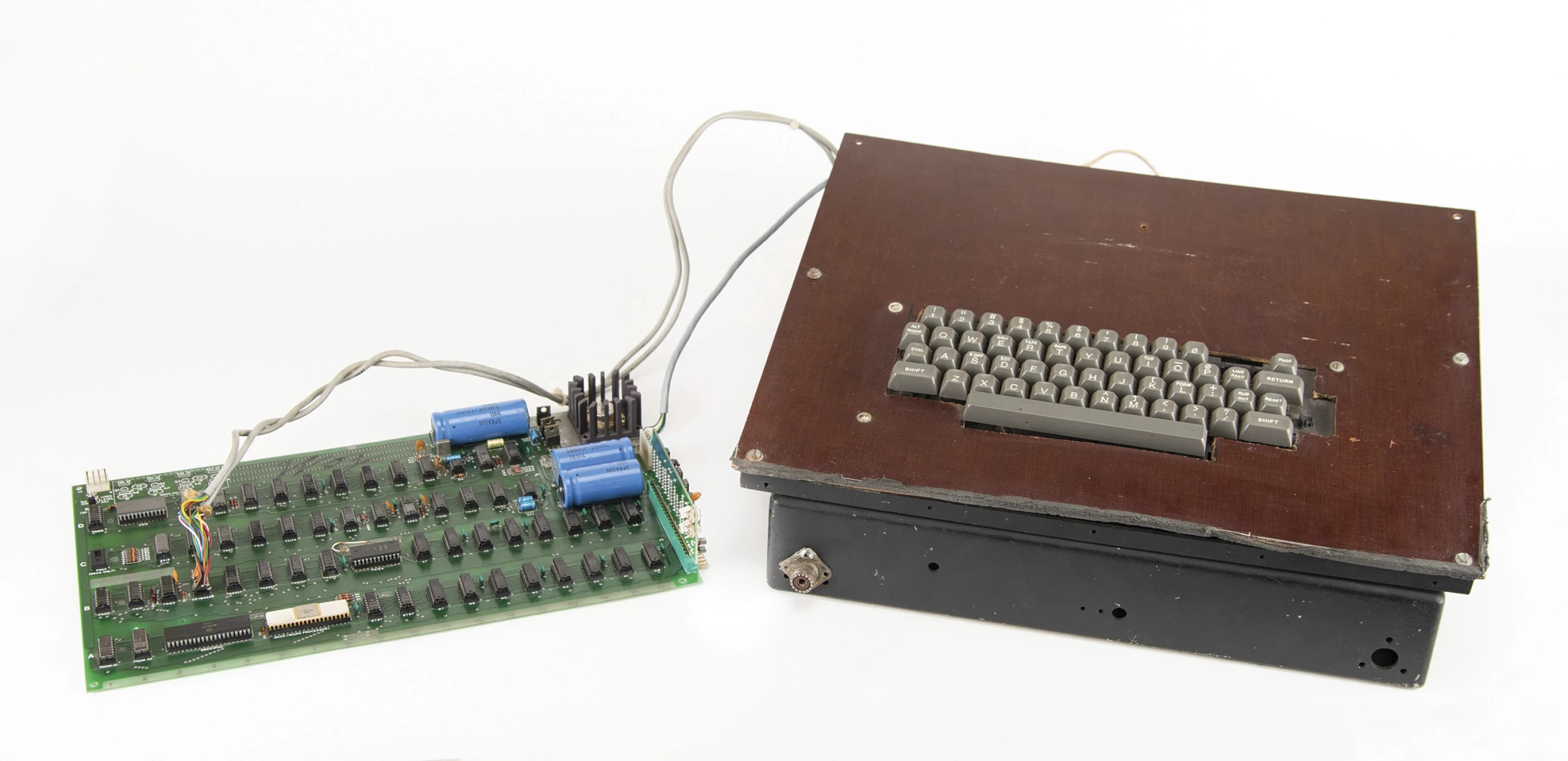 Pierwszy komputer Apple, wydany w latach 70-tych, zostanie sprzedany na aukcji - jego cena ma wynieść 200 000 dolarów