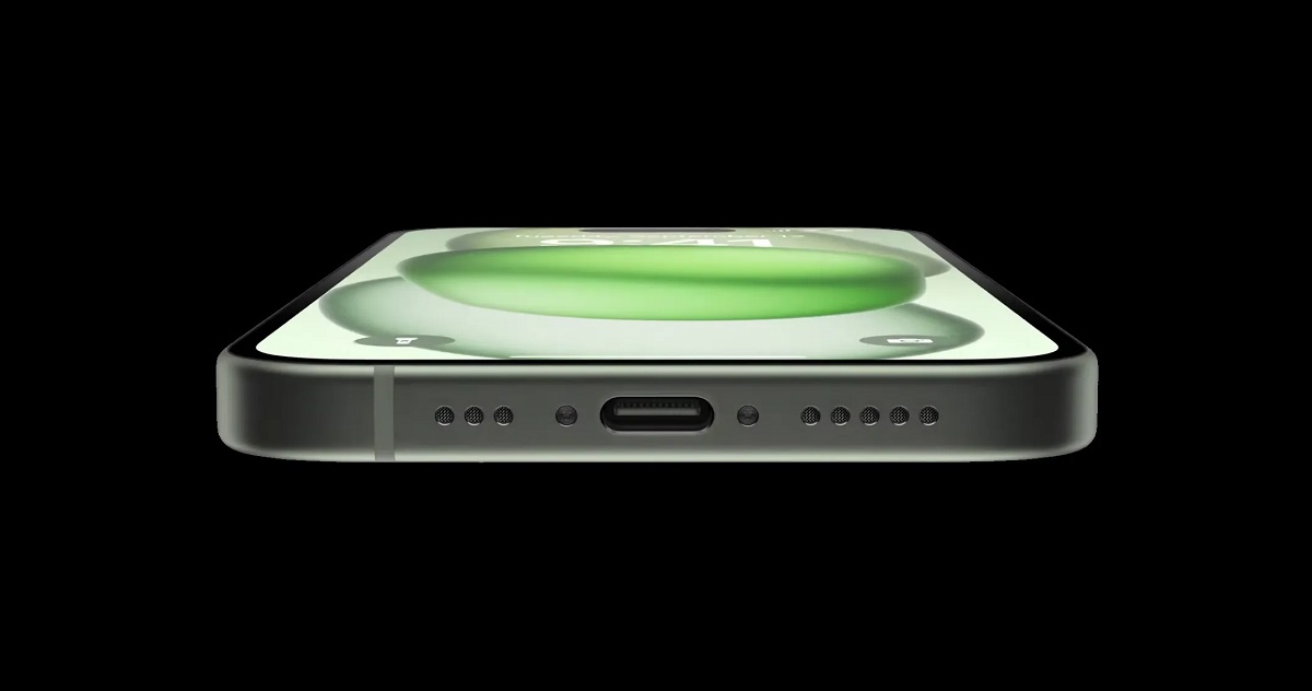iPhone 15 nie jest kompatybilny z niektórymi przenośnymi powerbankami wyposażonymi w złącze USB Type-C - czasami smartfon zaczyna ładować powerbank.