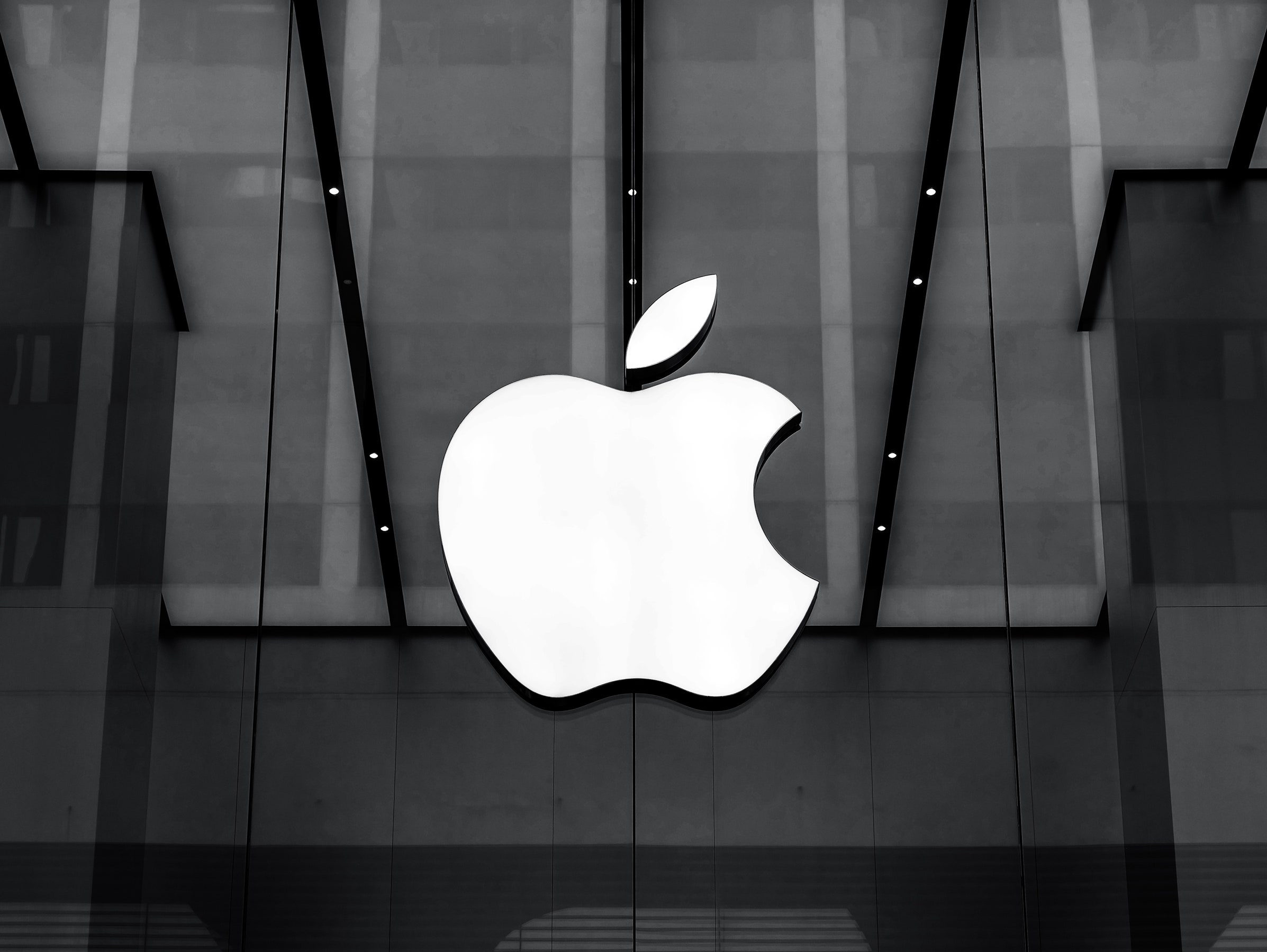 Były pracownik okrada Apple przez 7 lat: oszust kradnie firmie 17 milionów dolarów