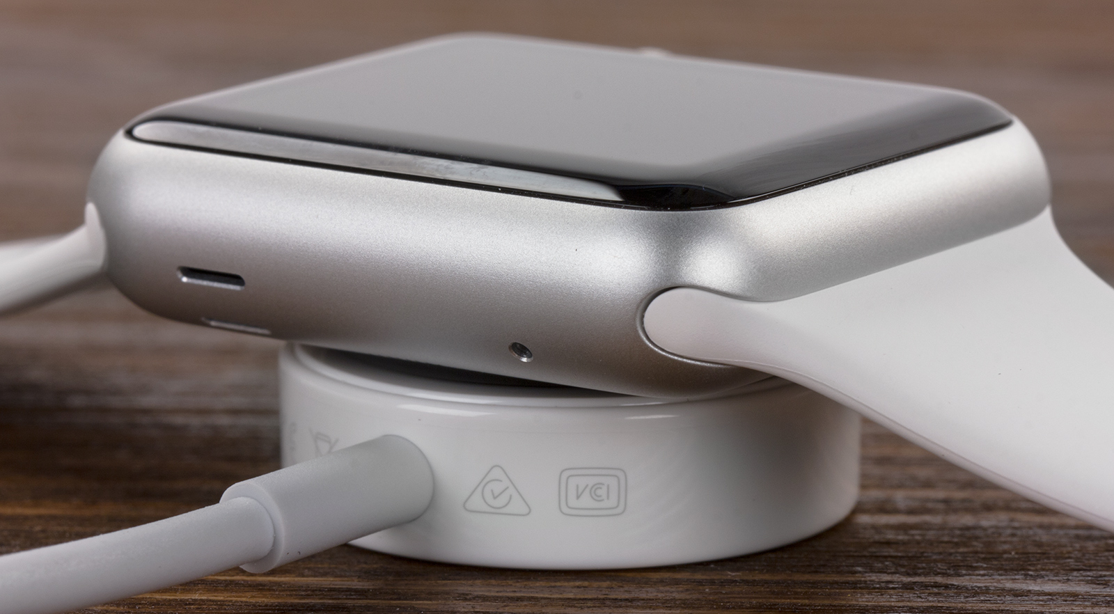 Aktualizacja watchOS 8.4 dla Apple Watch Series 3 i nowszych rozwiązuje problem z ładowaniem