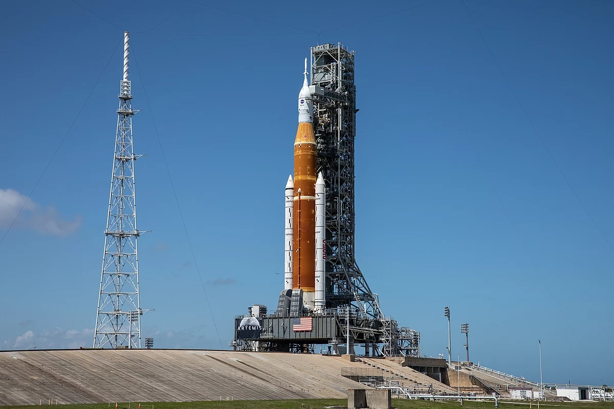 NASA opóźnia start misji księżycowej Artemis I z powodu problemów z gigantycznym silnikiem rakietowym SLS