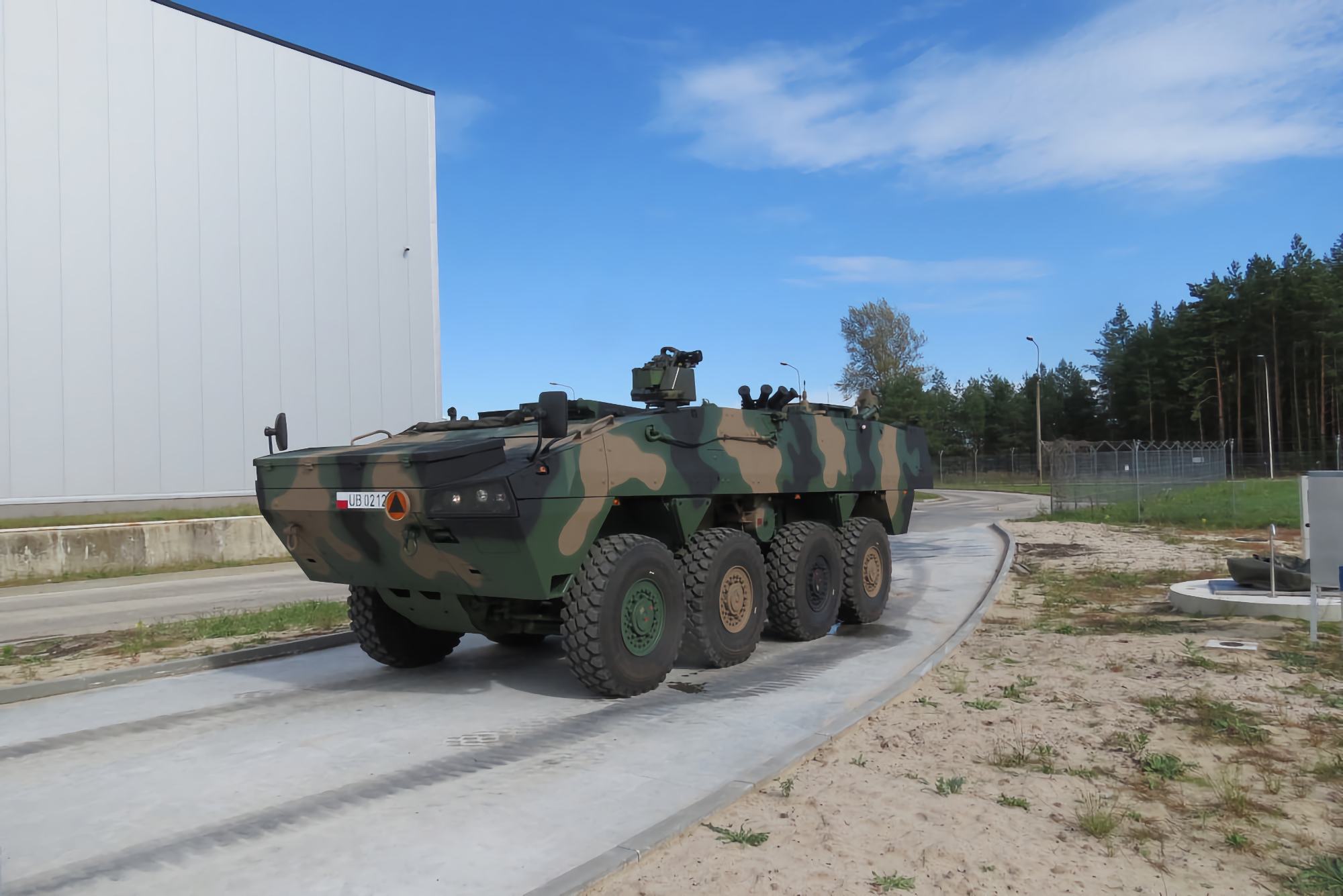 Polska zakupiła 30 artyleryjskich wozów rozpoznawczych do obsługi moździerzy samobieżnych firmy RAK, kwota transakcji to 332 000 000 USD