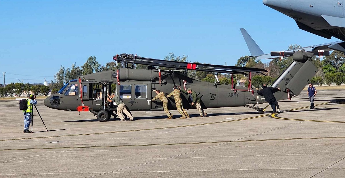Australia otrzymała pierwsze trzy z 40 śmigłowców Sikorsky UH-60M Black Hawk w ramach kontraktu o wartości 2 mld USD.