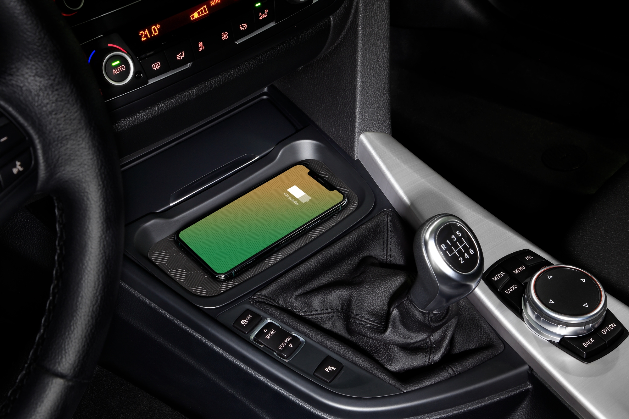 Inny problem: bezprzewodowe ładowanie w samochodach BMW wyłącza układ NFC dla Apple Pay w iPhonie 15