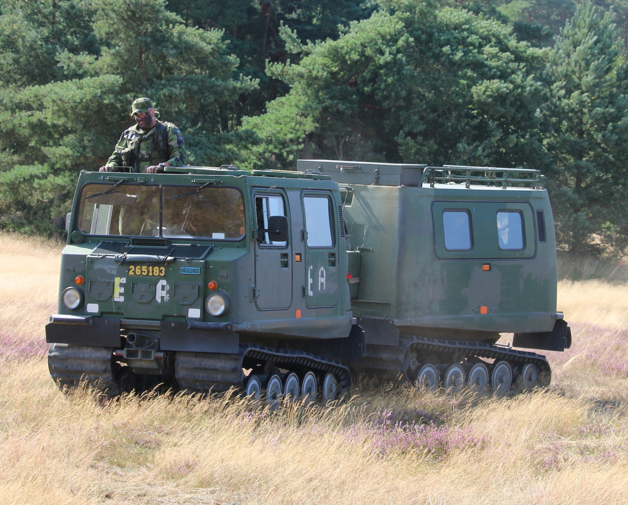 Radiotelefony Leopard, opancerzone pojazdy terenowe Bandvagn 206 i pojazdy przeciwminowe WISINT 1: Niemcy przekazują Ukrainie nowy pakiet uzbrojenia