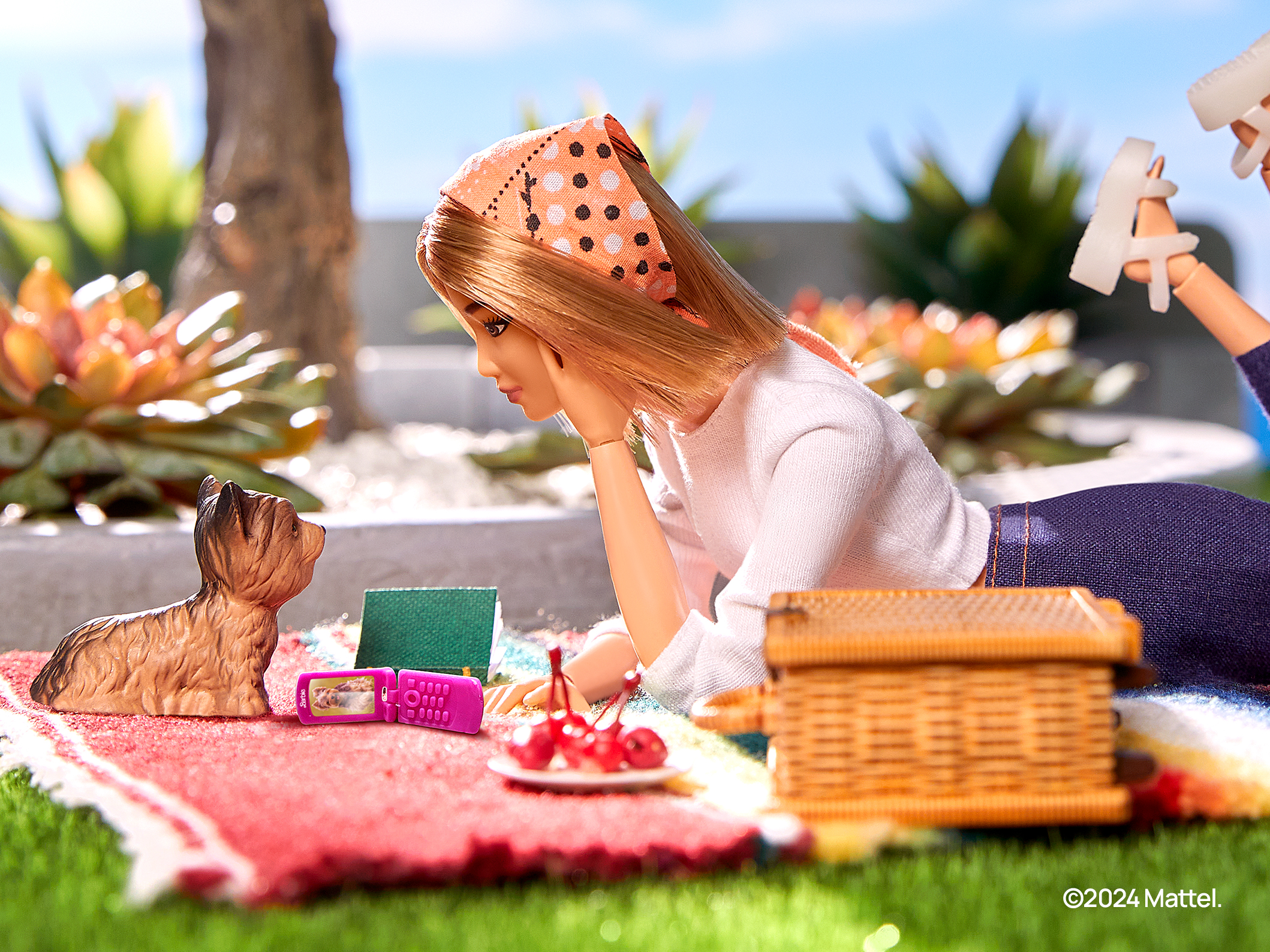 HMD przygotowuje "klapkę" w stylu Barbie i modułowy smartfon, który można naprawić w domu