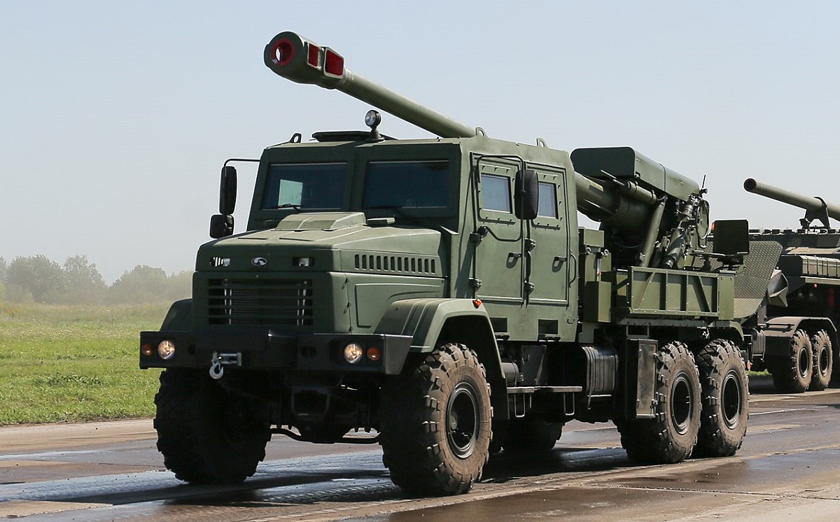 Nowa samobieżna haubica 2S22 Bohdana z działem 155 mm po raz pierwszy zauważona na ukraińskich drogach