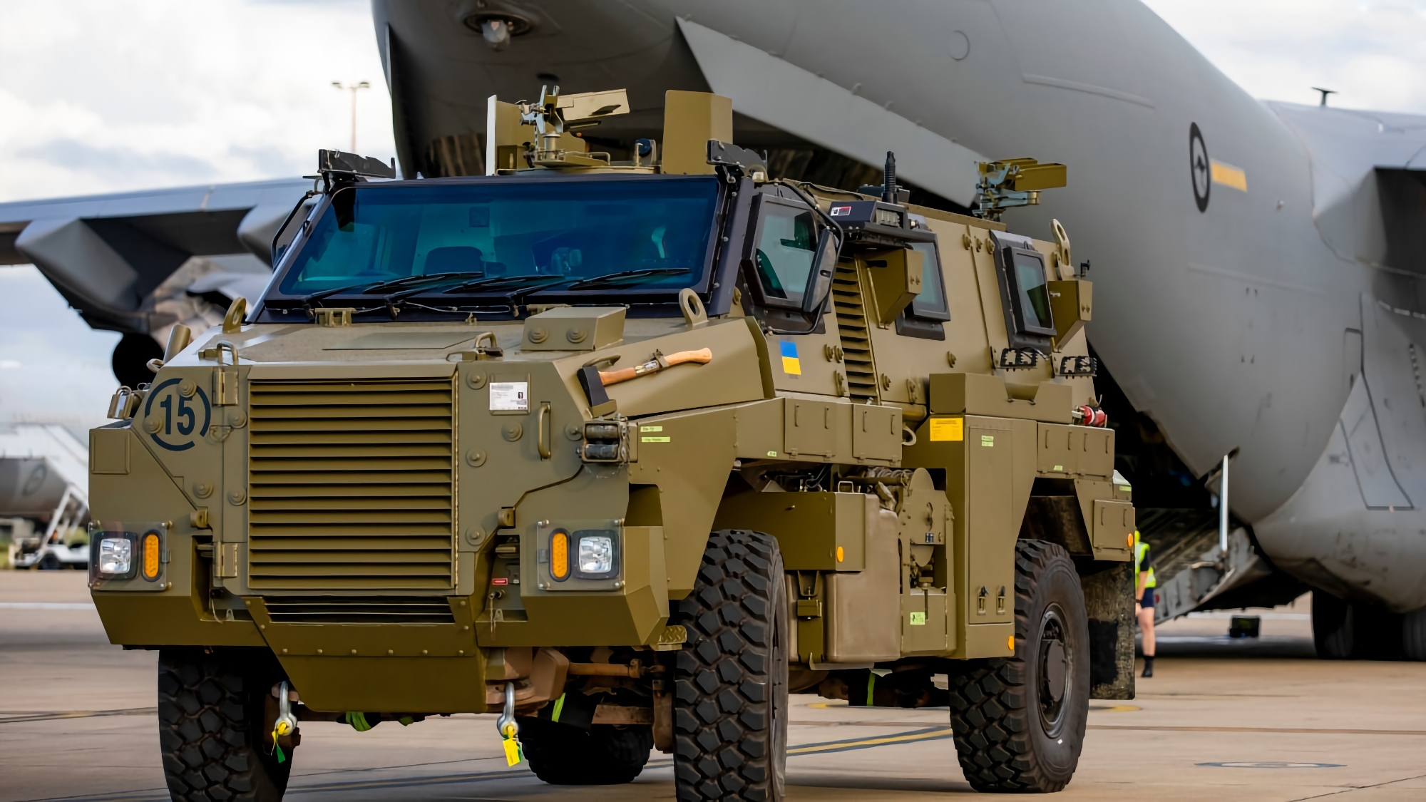 Pojazdy opancerzone Bushmaster, transportery opancerzone M113 i sprzęt medyczny: Australia przekaże Ukrainie nową partię pomocy wojskowej
