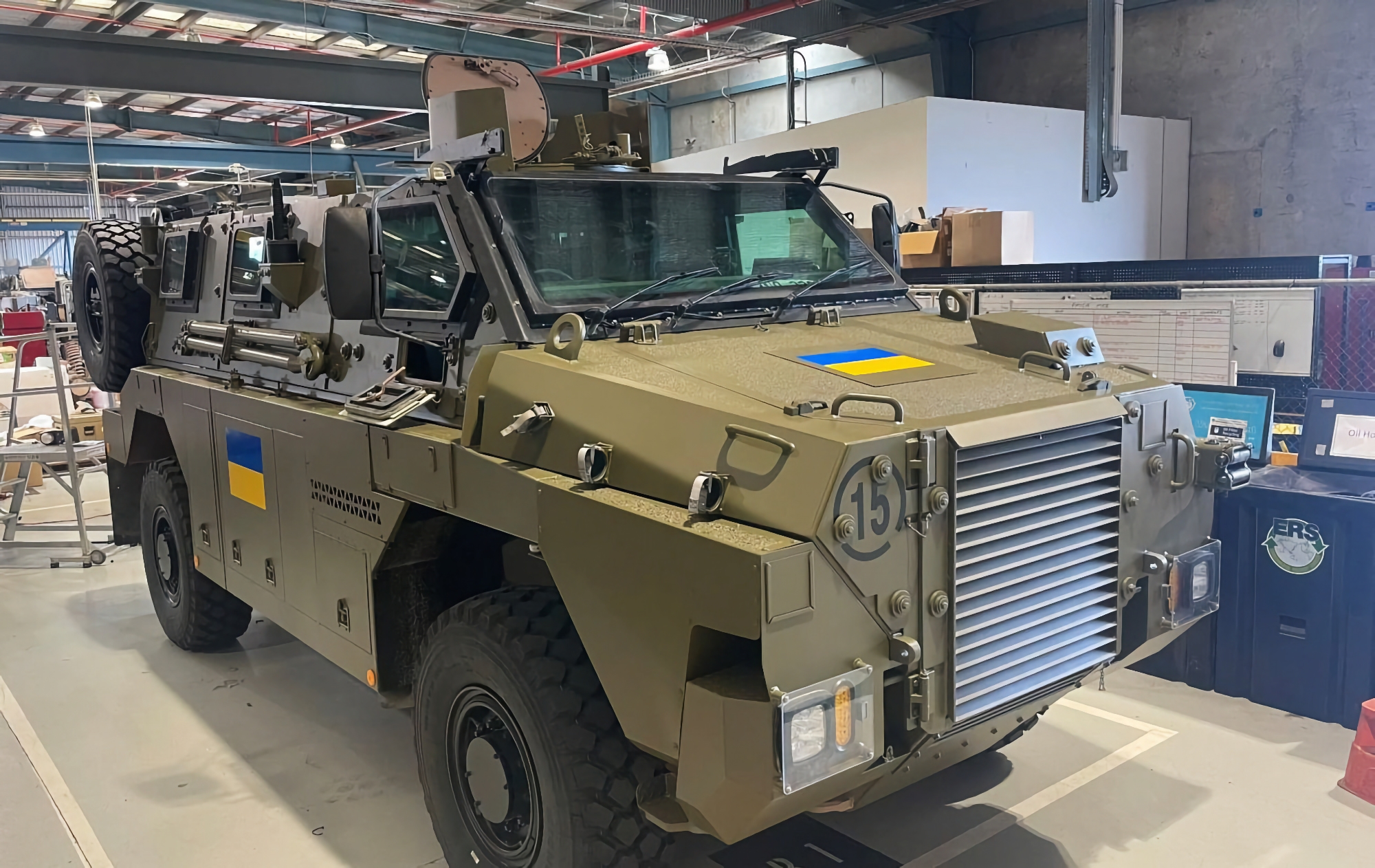 Australia przekaże AFU 30 kolejnych pojazdów opancerzonych Bushmaster