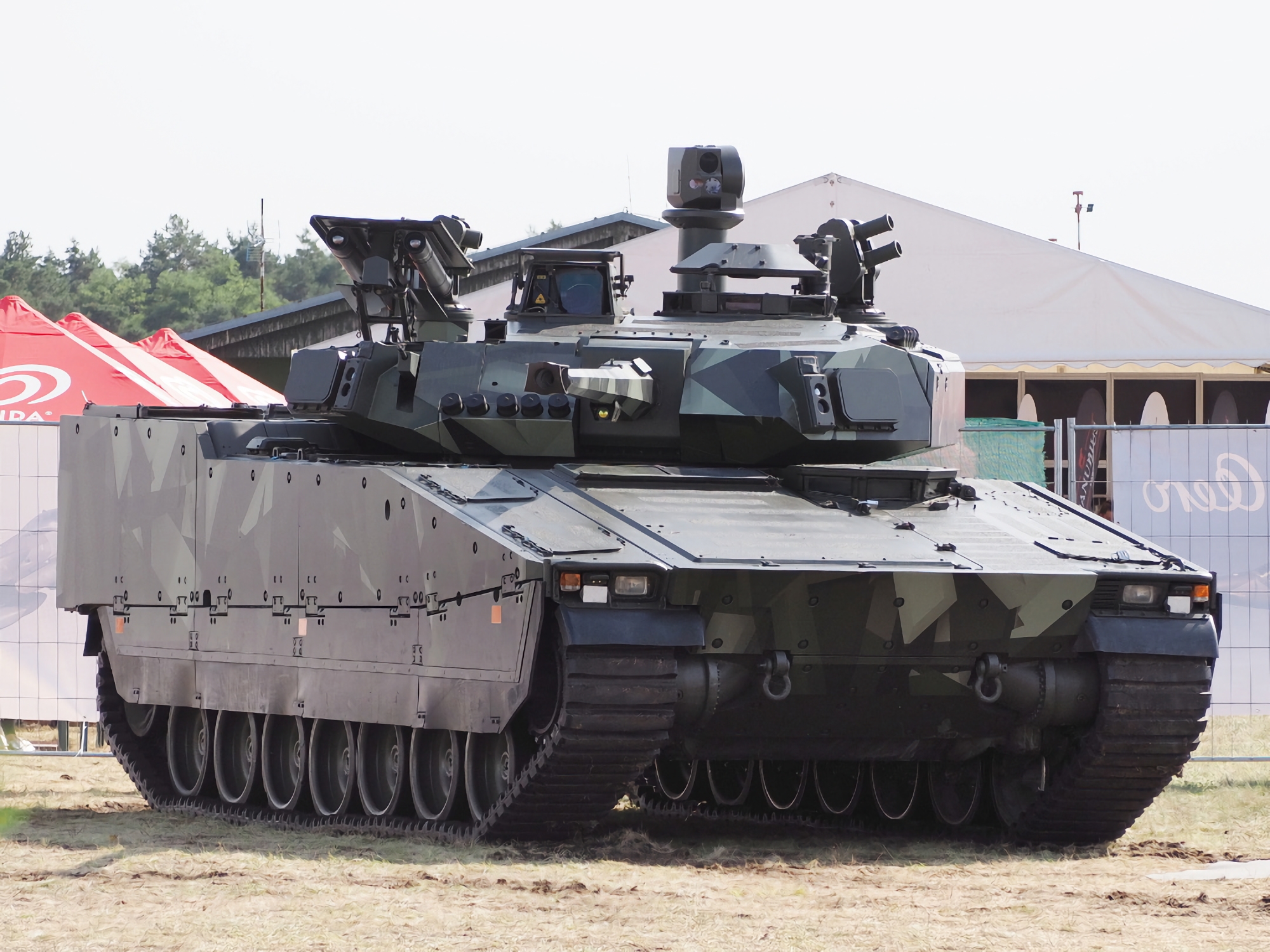 Szwecja kupuje od BAE Systems nową partię bojowych wozów piechoty CV90 dla Ukrainy